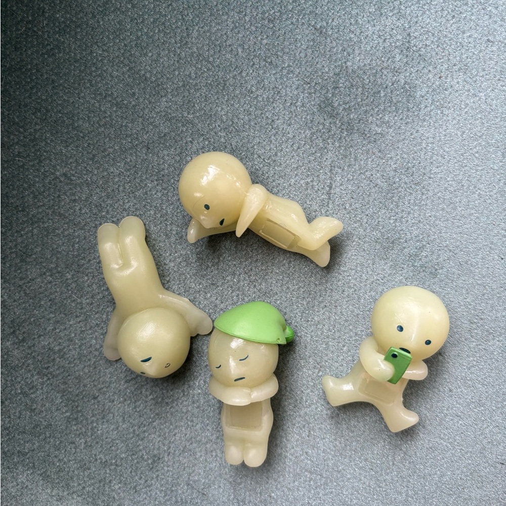 Glow-in-the-Dark Off Brand Smiski Hipper Figurine Set